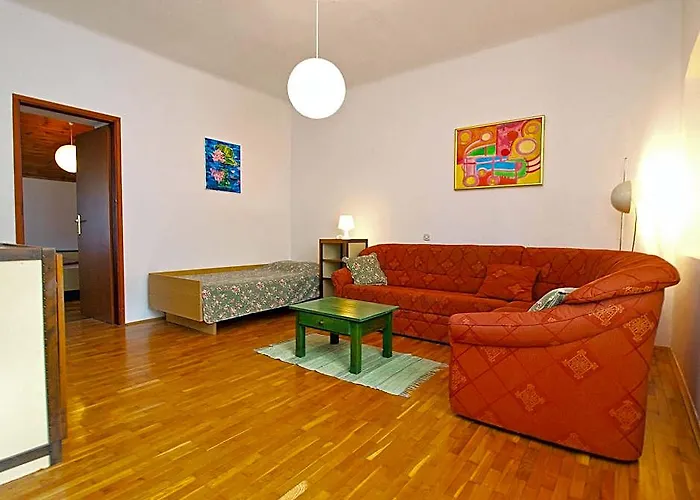 House 385