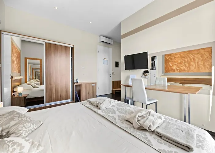 Modern Rooms Villa Oasiss